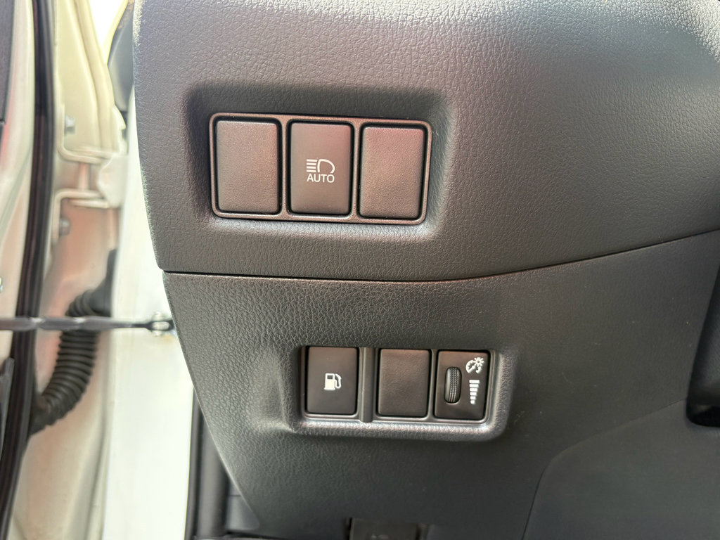 Used 2021 Toyota C-HR LE image 12