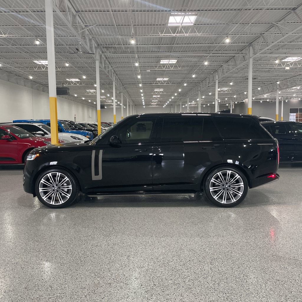 Used 2025 Land Rover Range Rover Long Wheelbase SE image 4