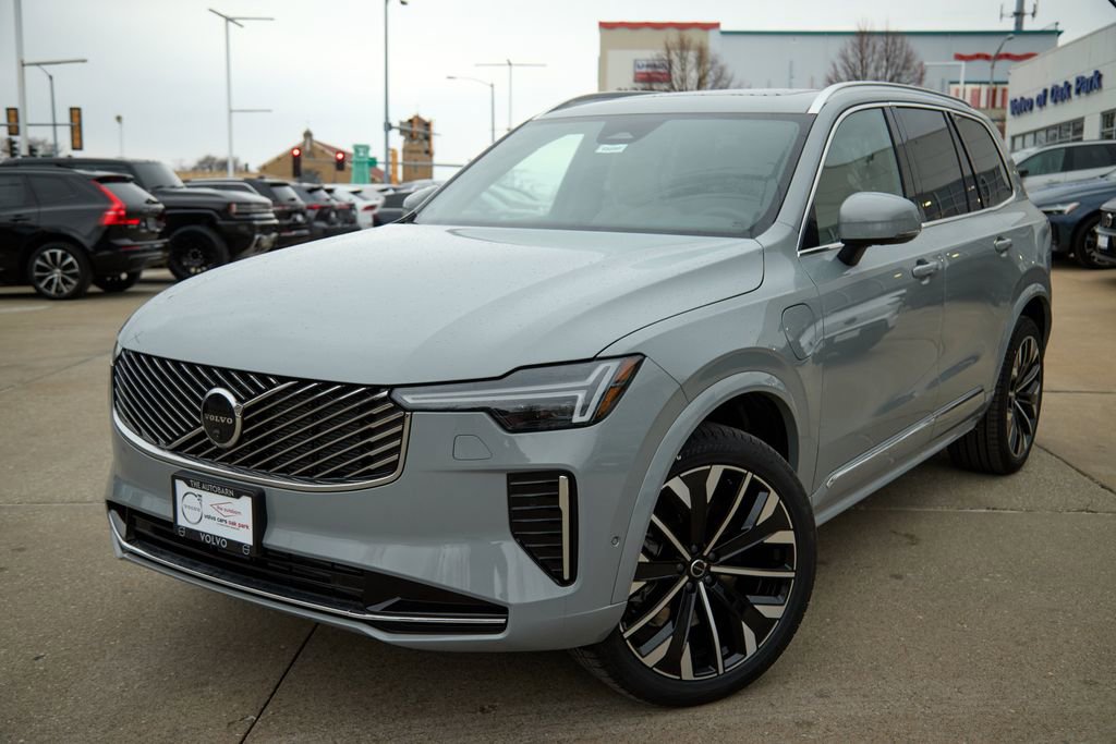 New 2026 Volvo XC90 T8 Plus w/ Protection Package image 2