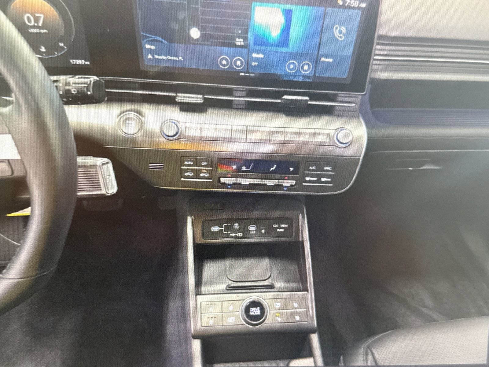 Used 2025 Hyundai Kona Limited FWD image 9