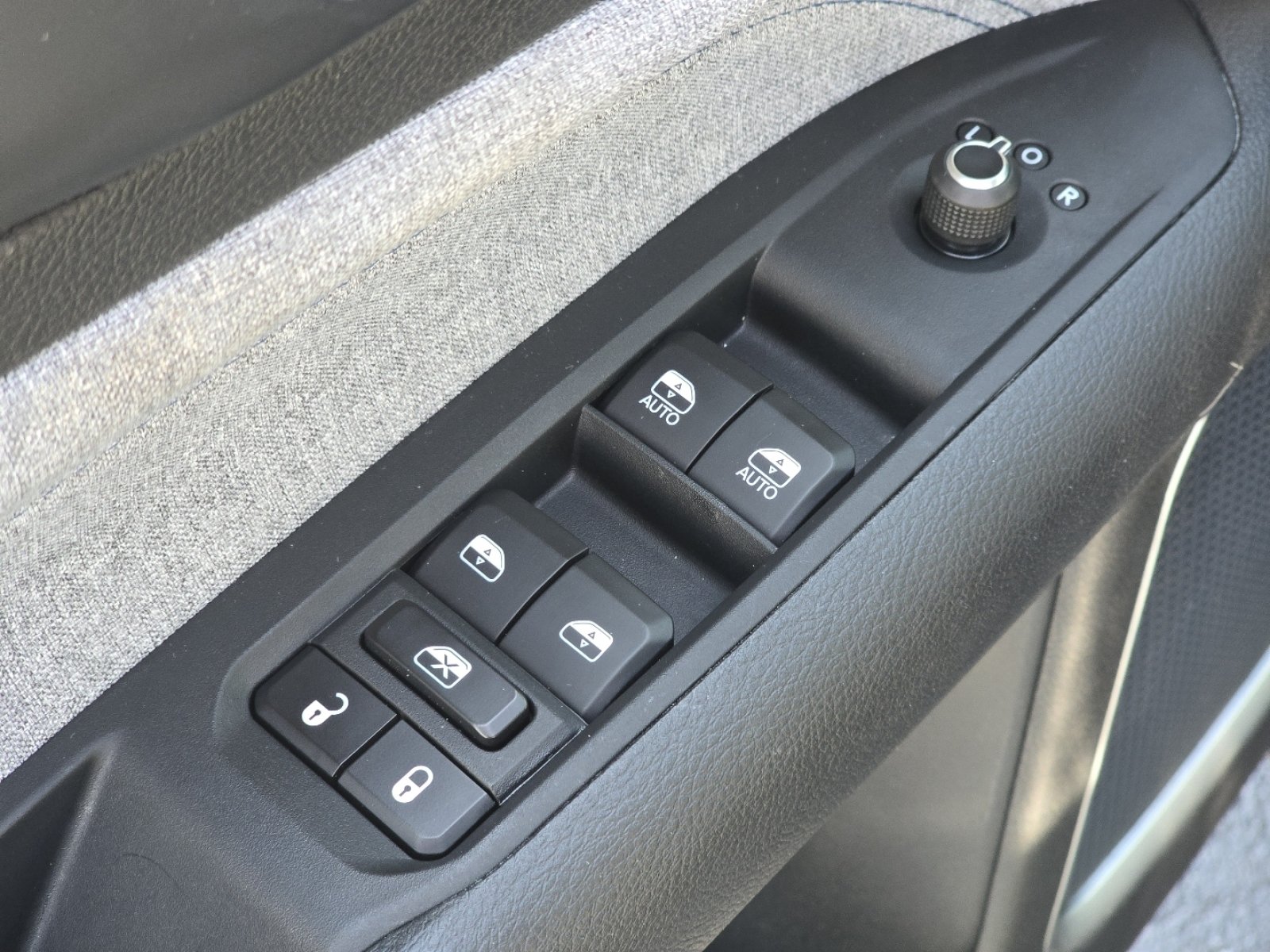 Used 2023 Jeep Compass Latitude w/ Convenience Group AWD/4WD image 26