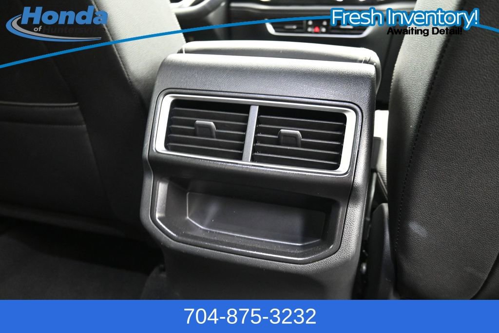 Used 2025 Volkswagen Atlas Cross Sport SE FWD image 13