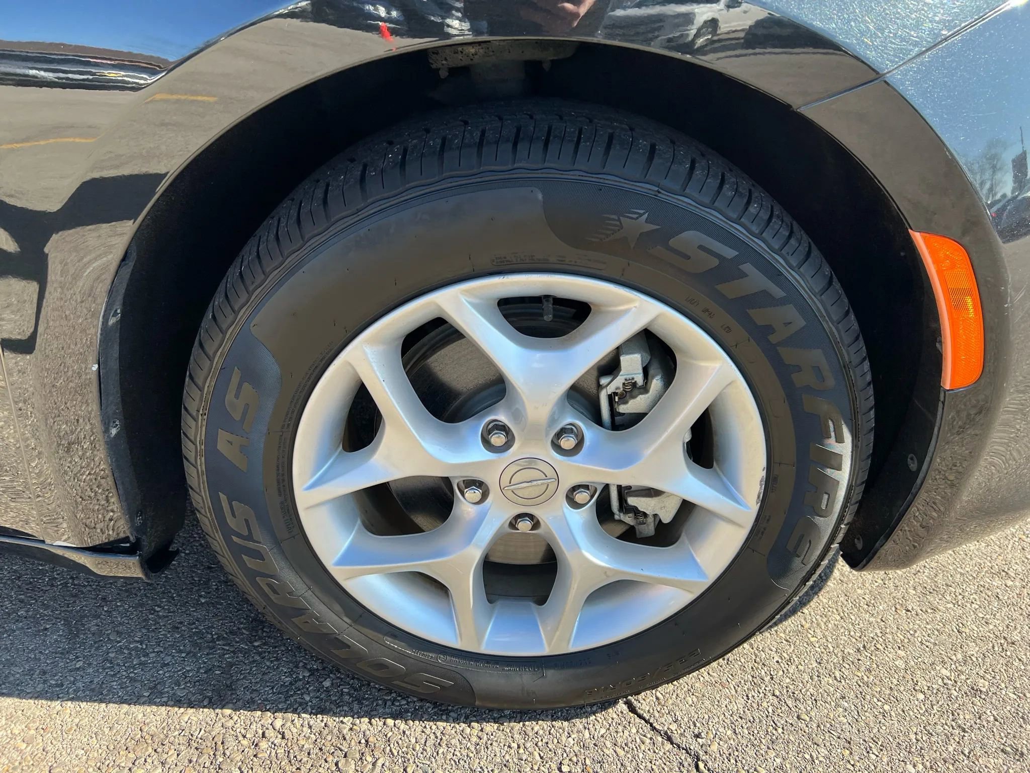 Used 2017 Chrysler Pacifica Touring-L Plus w/ Tire & Wheel Group image 10