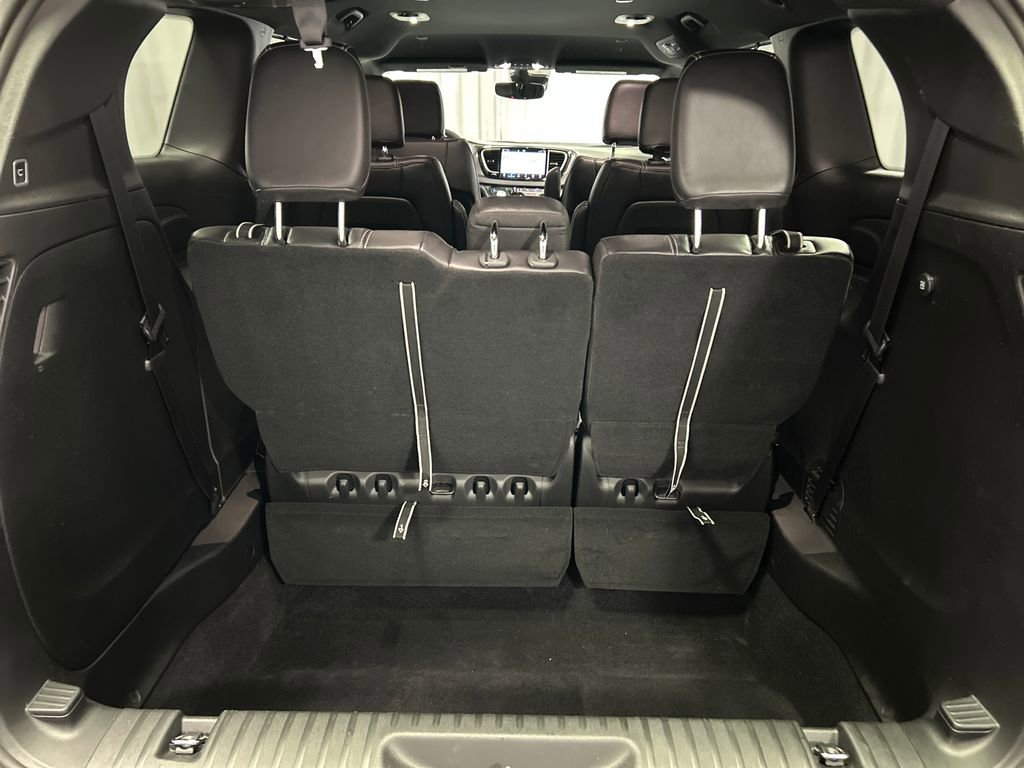 Used 2026 Chrysler Pacifica Select image 25