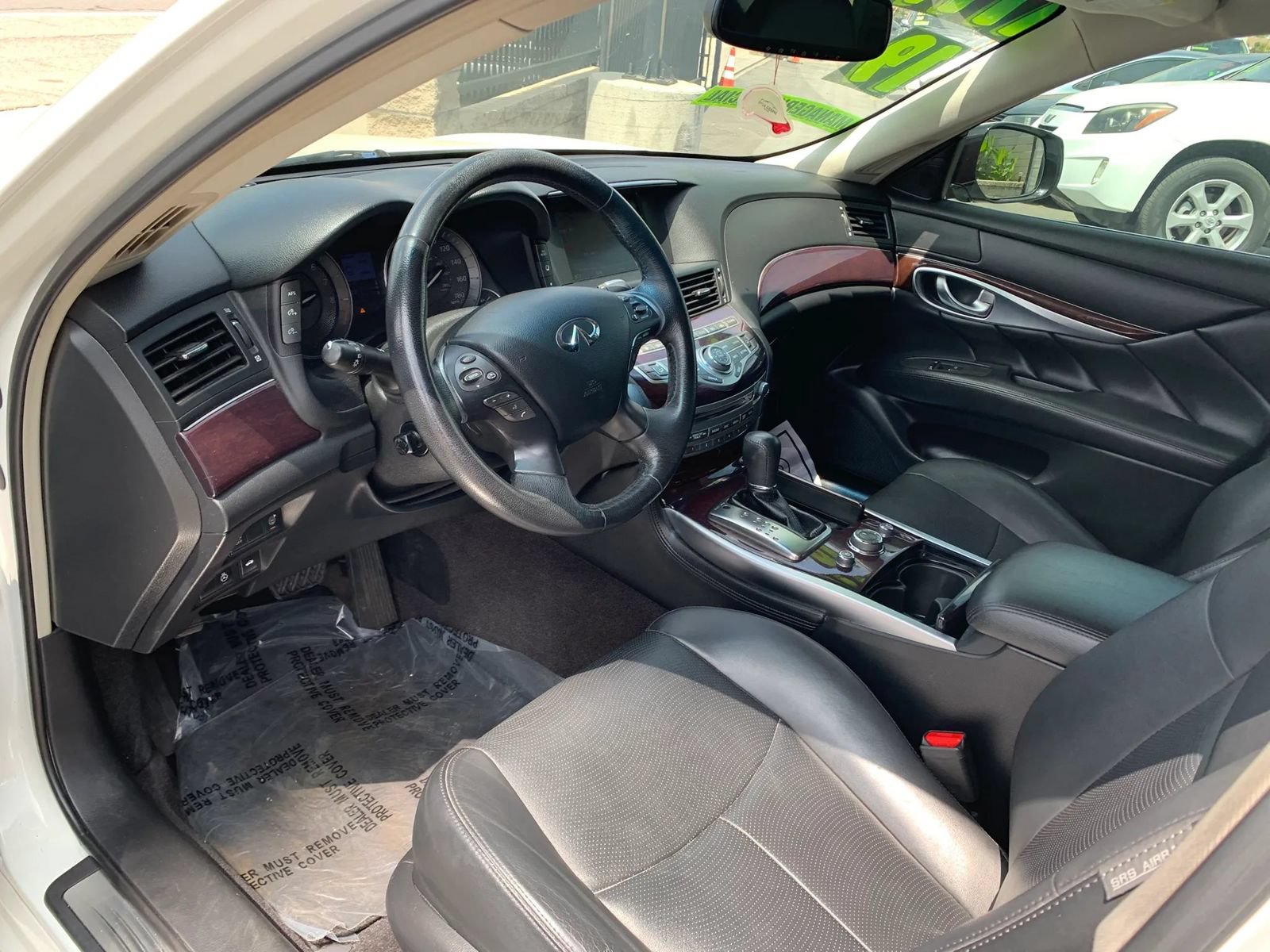 Used 2019 INFINITI Q70 Luxe w/ Proactive Package RWD image 9