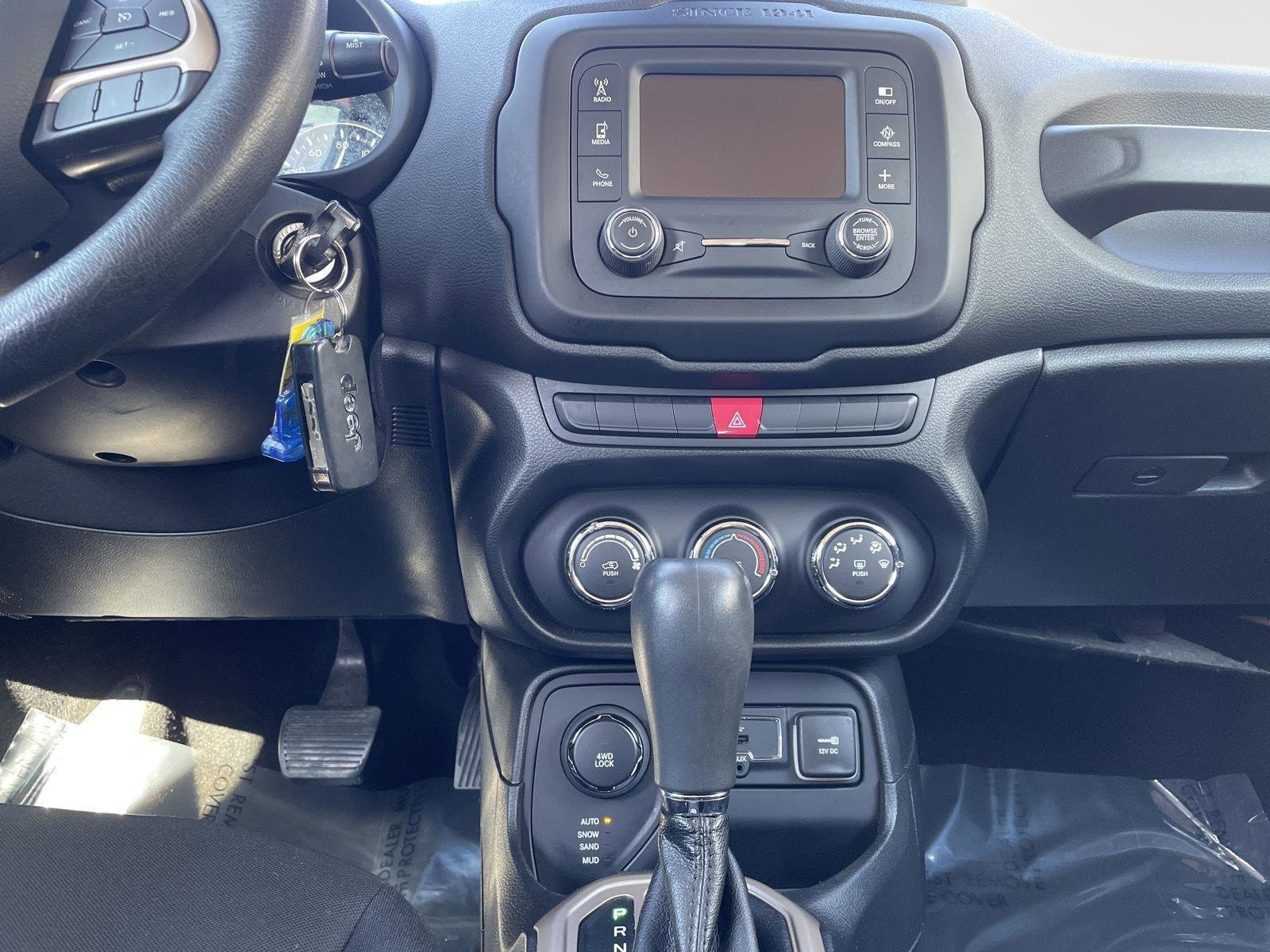 Used 2015 Jeep Renegade Latitude AWD/4WD image 15