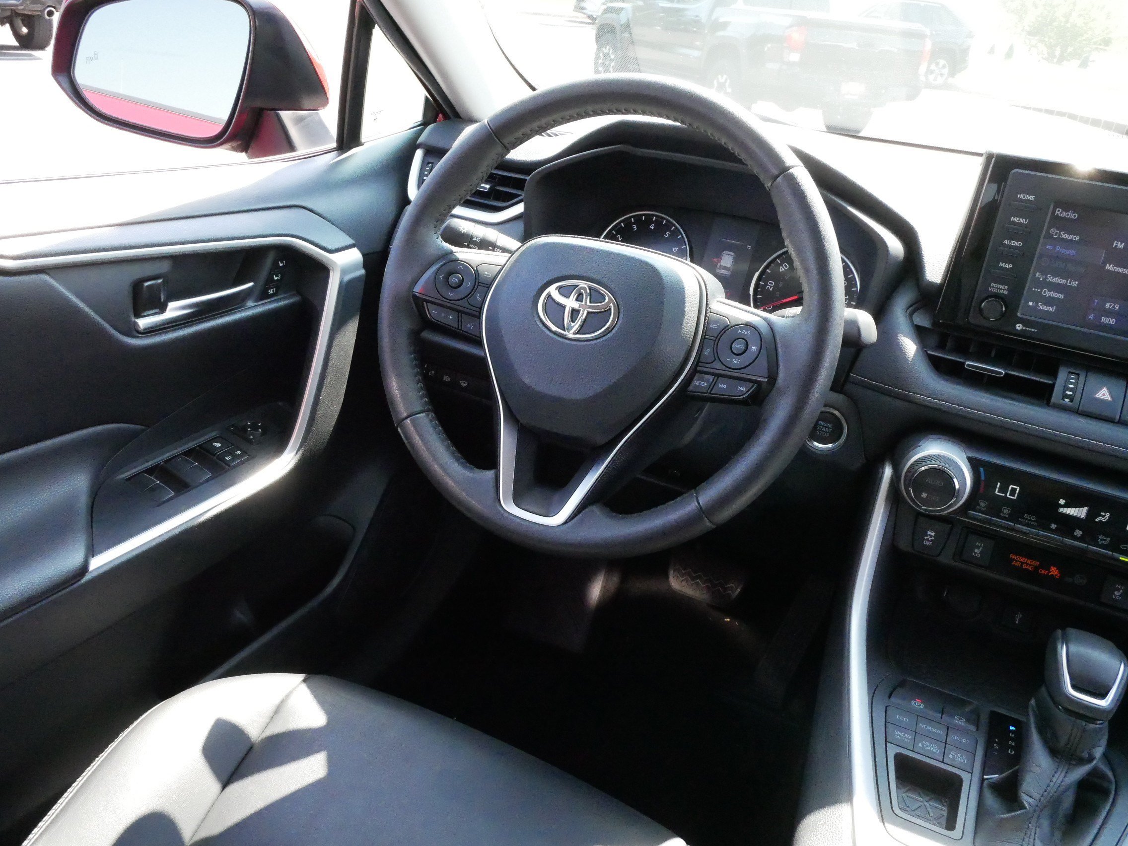 Certified 2021 Toyota RAV4 XLE Premium AWD/4WD image 9