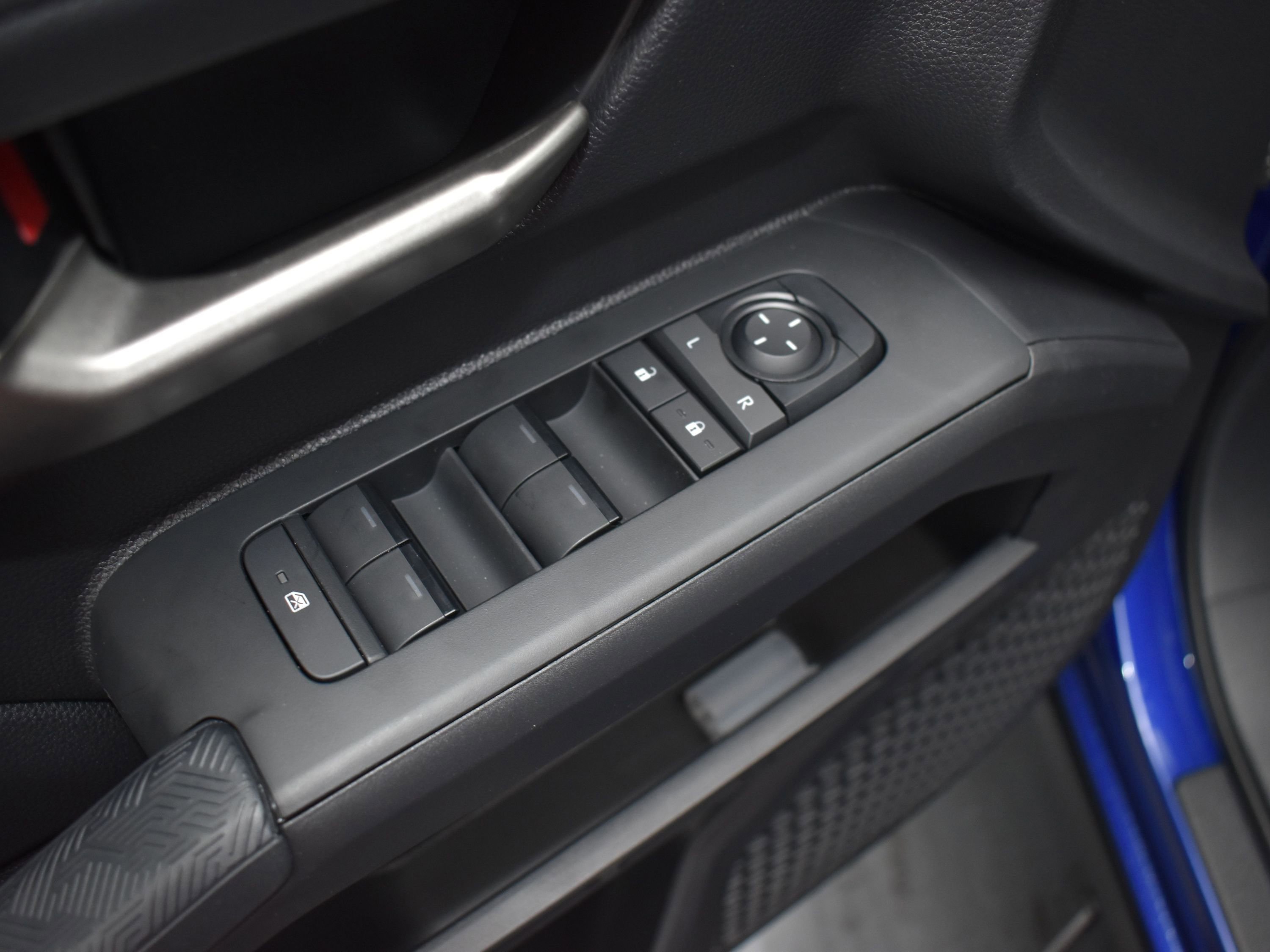 Used 2025 Toyota Tacoma TRD Off-Road image 16