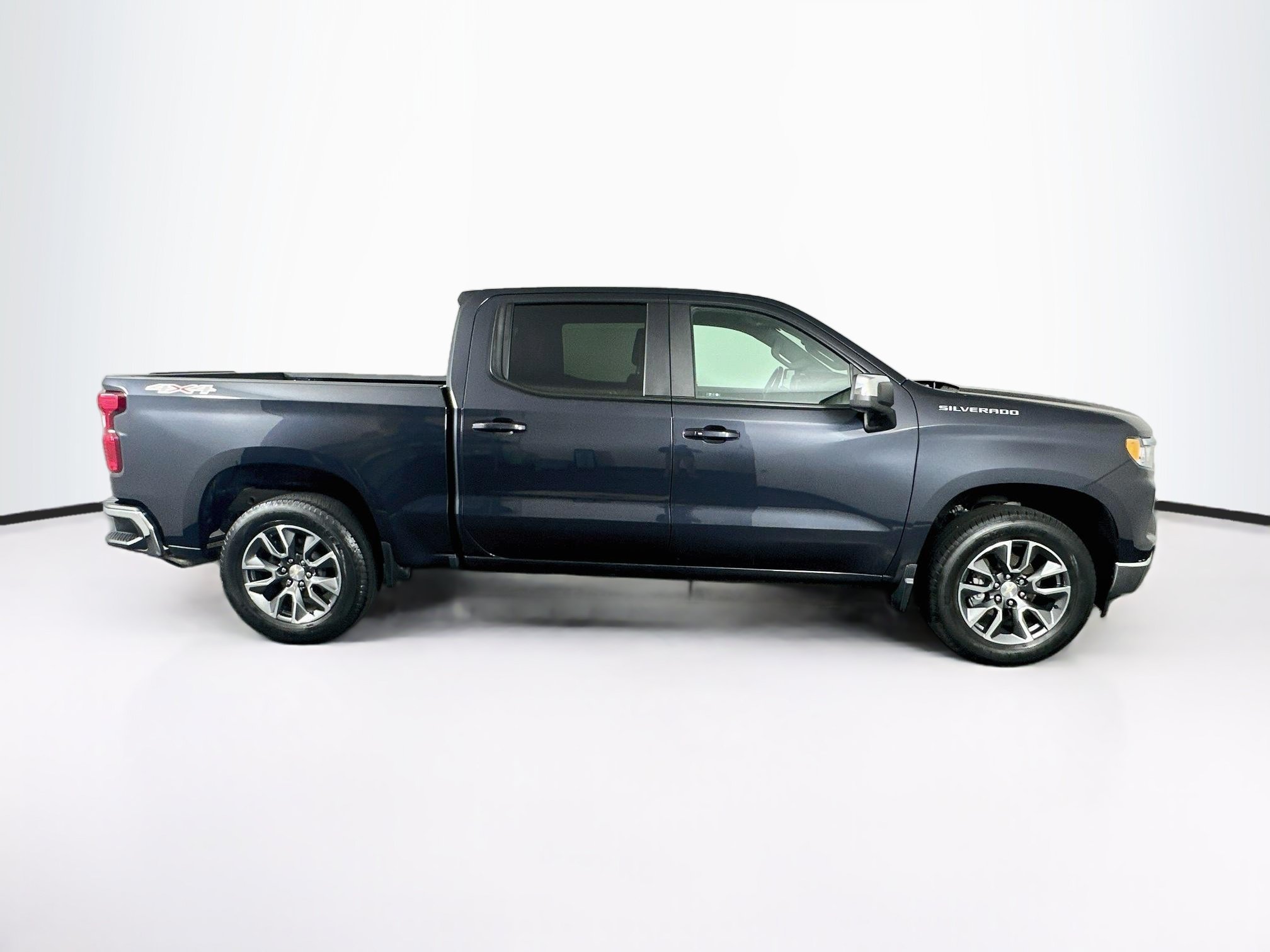 Used 2024 Chevrolet Silverado 1500 LT AWD/4WD image 10