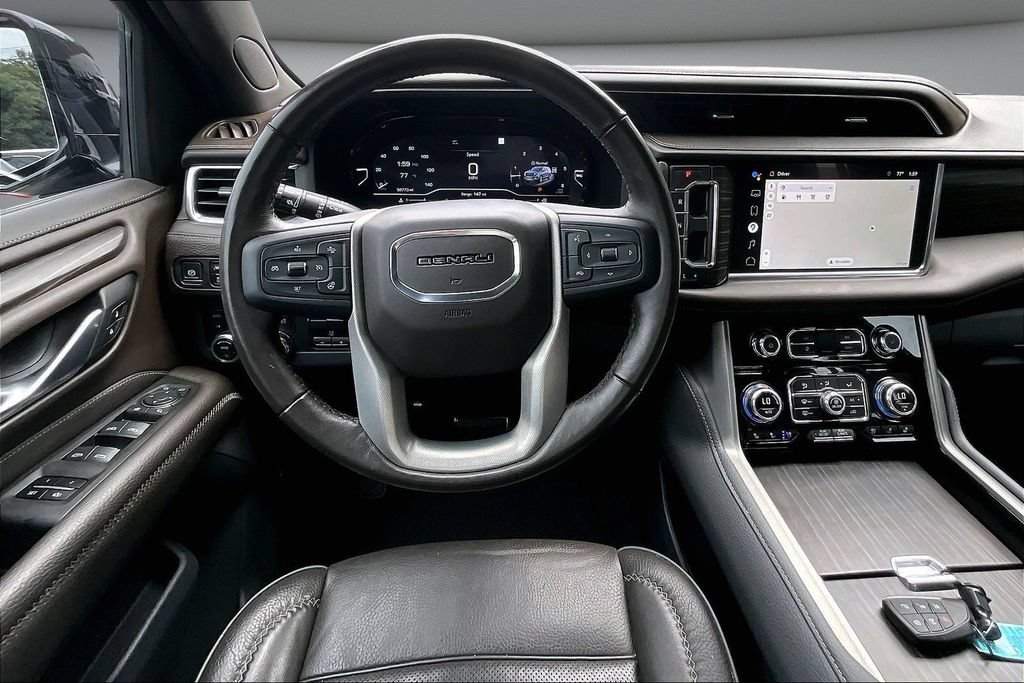 Used 2022 GMC Yukon Denali w/ Denali Premium Package AWD/4WD image 8