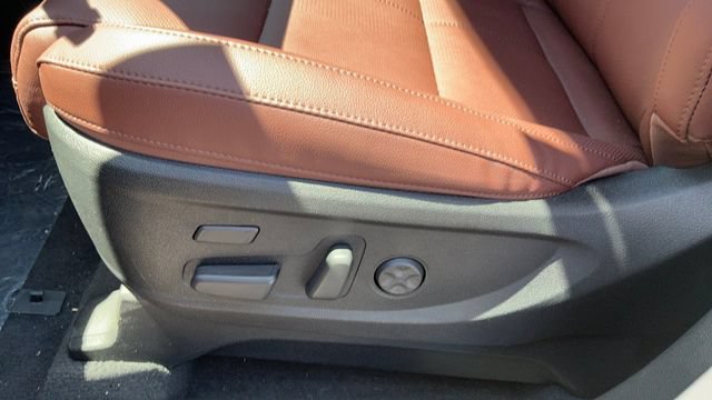 Used 2025 Kia Telluride SX w/ SX Captain's Chair Package AWD/4WD image 38