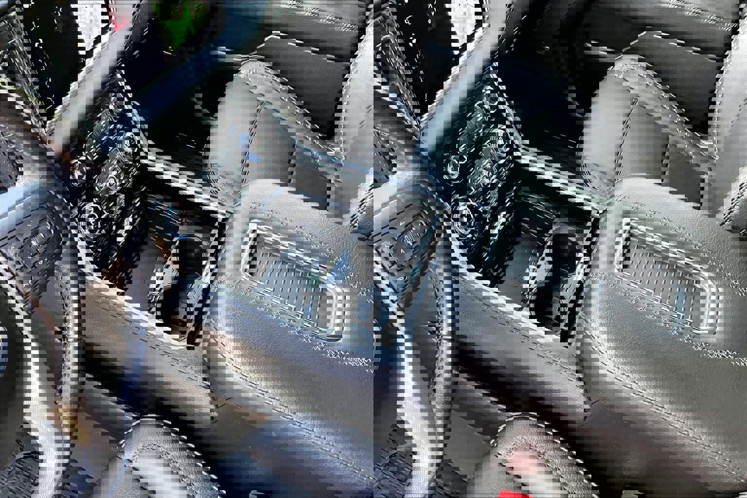 Used 2022 GMC Yukon XL Denali image 17