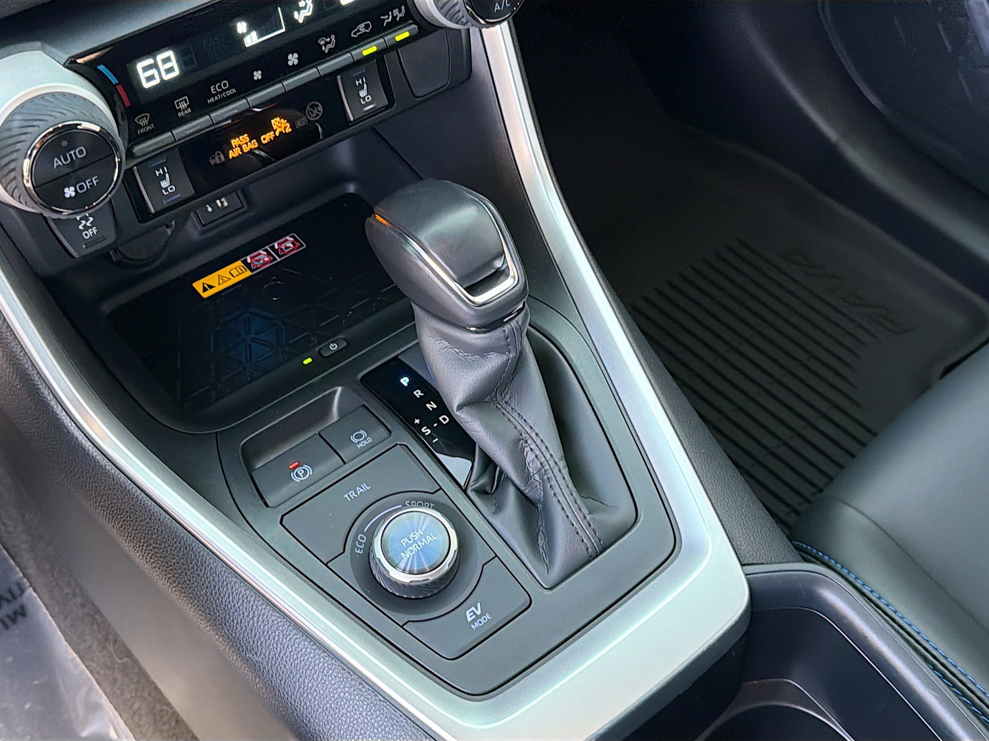 Used 2025 Toyota RAV4 XSE w/ Advanced Technology Package image 28