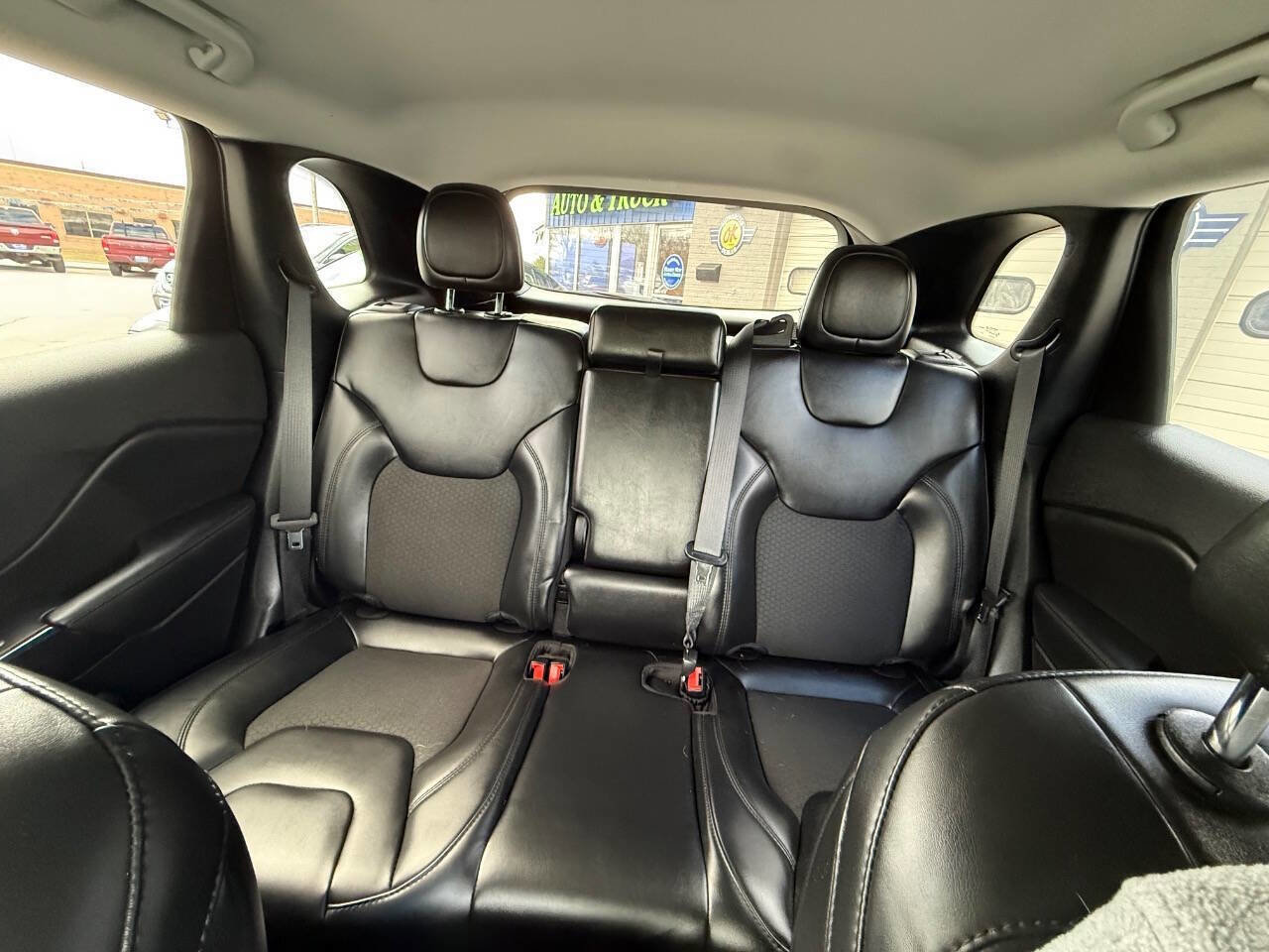 Used 2021 Jeep Cherokee Latitude Plus AWD/4WD image 26