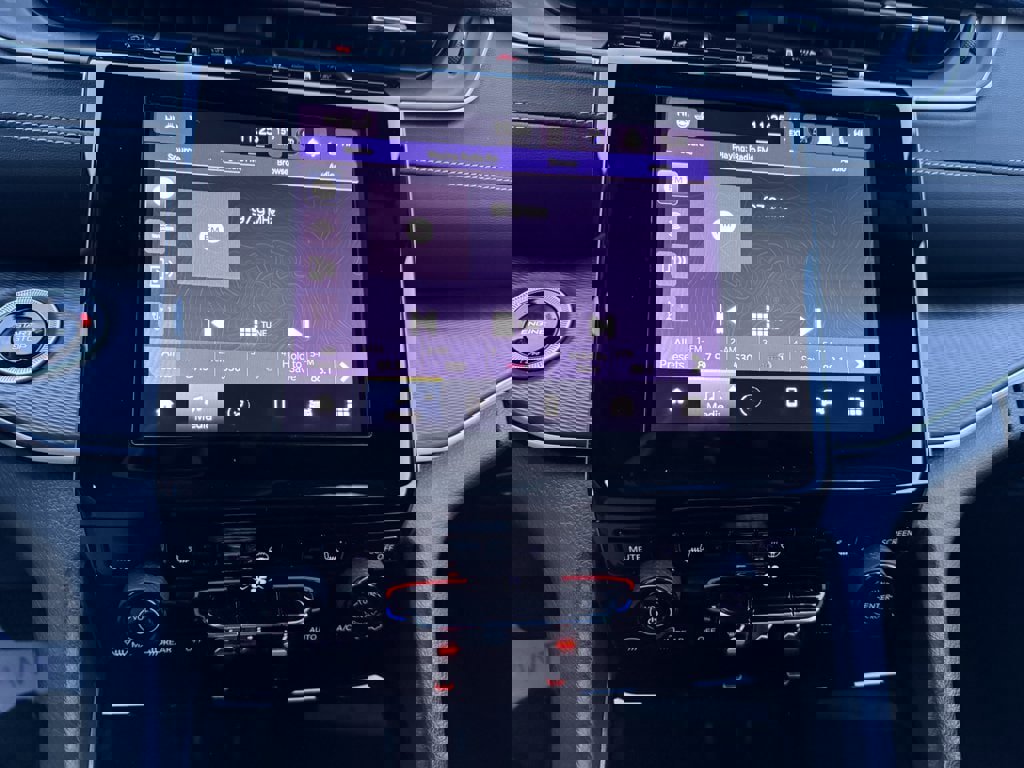 Used 2024 Jeep Grand Cherokee Laredo w/ Luxury Tech Group I image 22