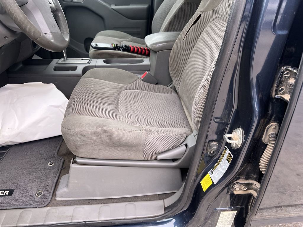 Used 2019 Nissan Frontier SV image 12