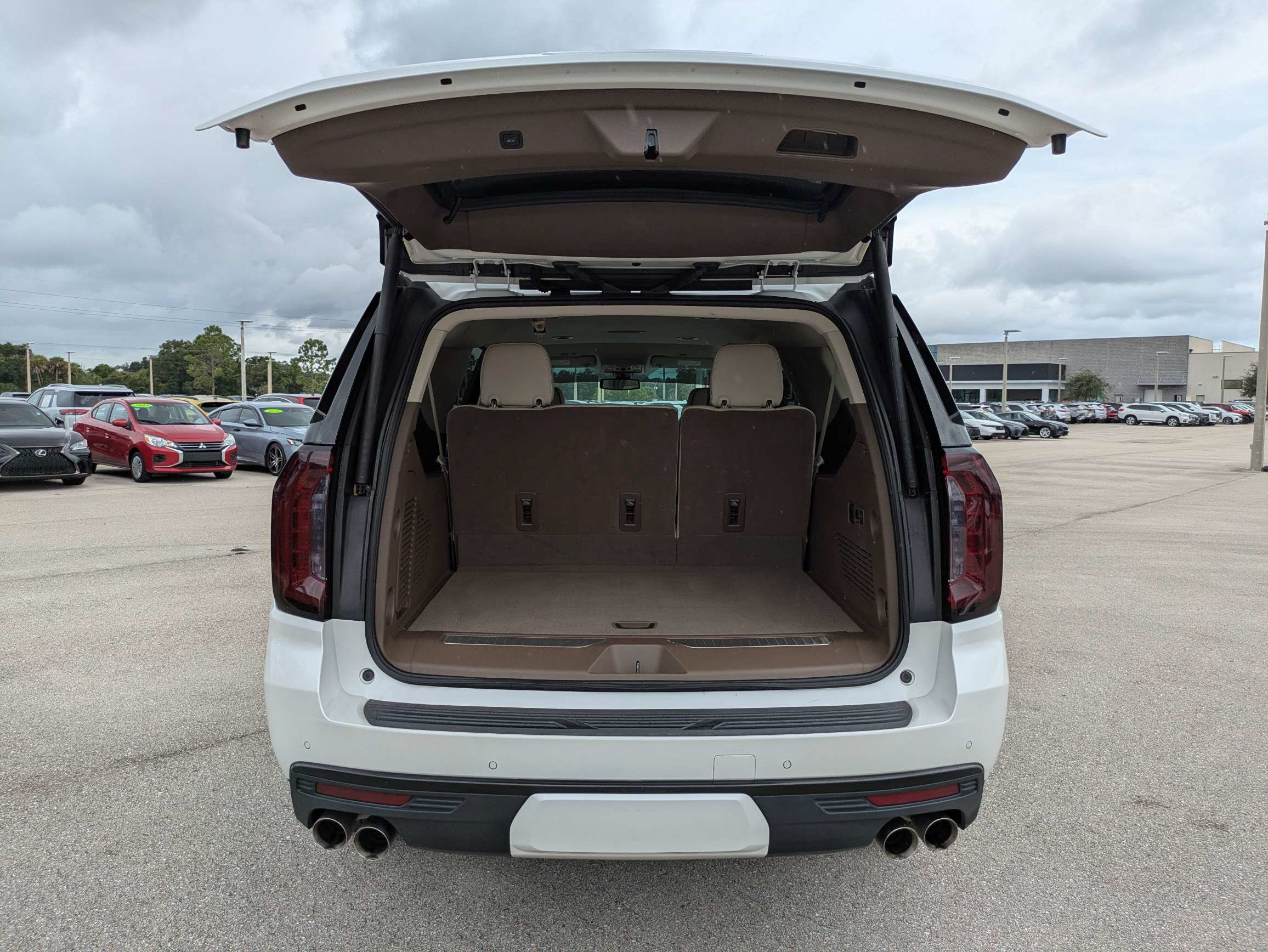 Used 2022 GMC Yukon XL Denali AWD/4WD image 32
