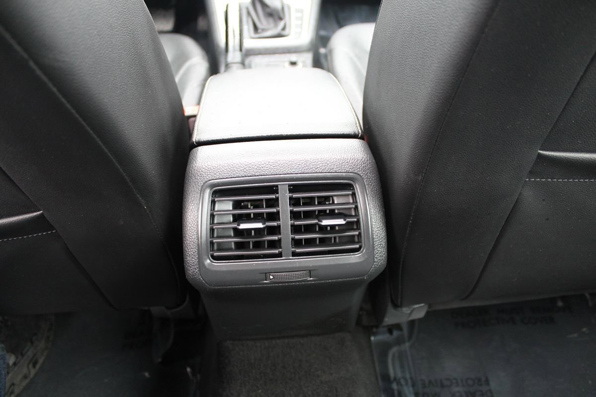 Used 2017 Volkswagen Golf SE FWD image 27