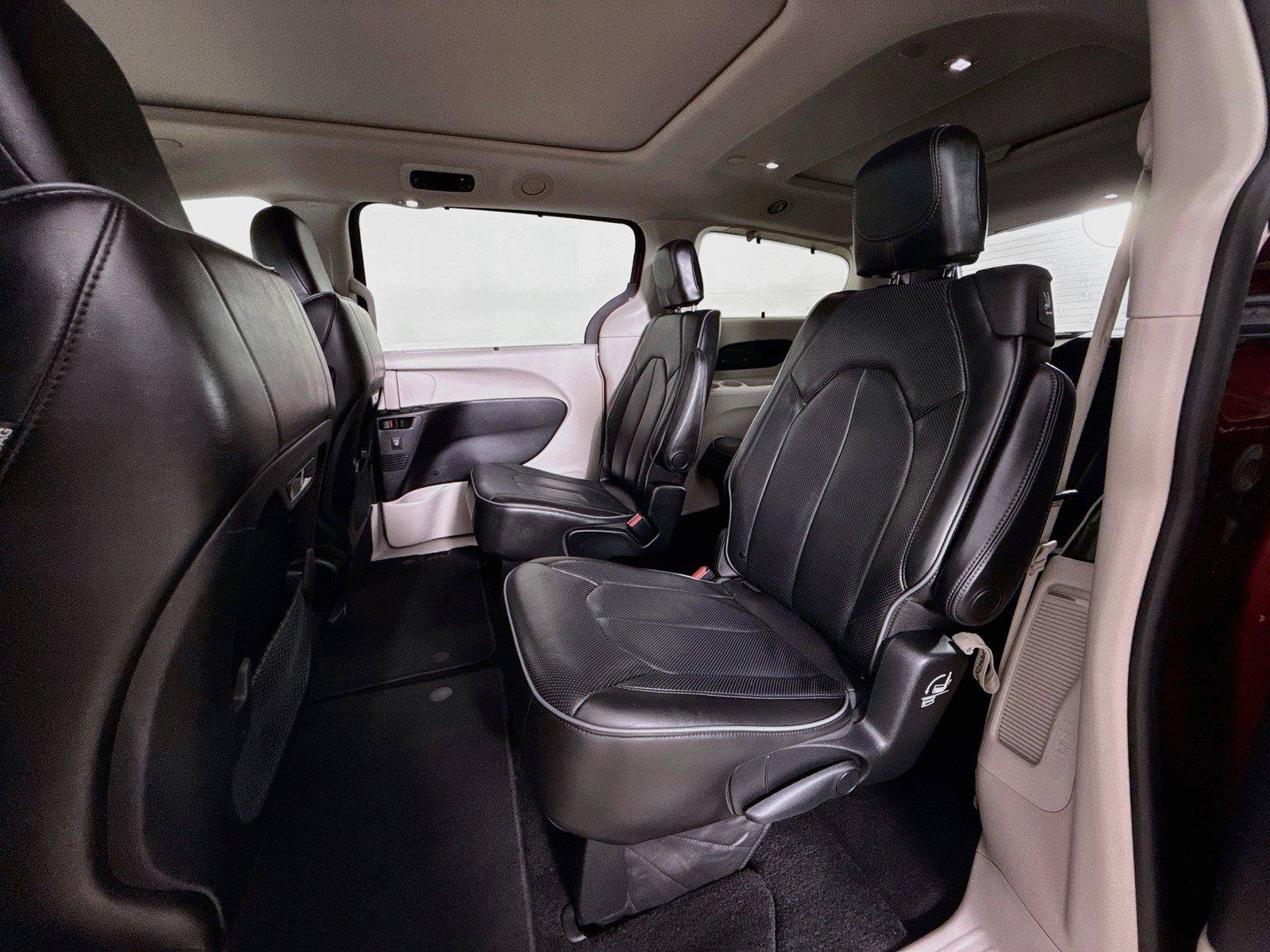 Used 2019 Chrysler Pacifica Limited w/ Advanced Safetytec Group FWD image 25