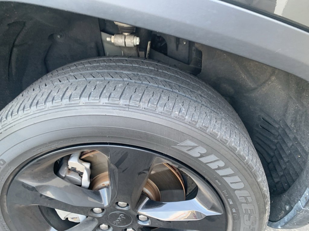 Used 2023 Jeep Grand Cherokee L Laredo image 9