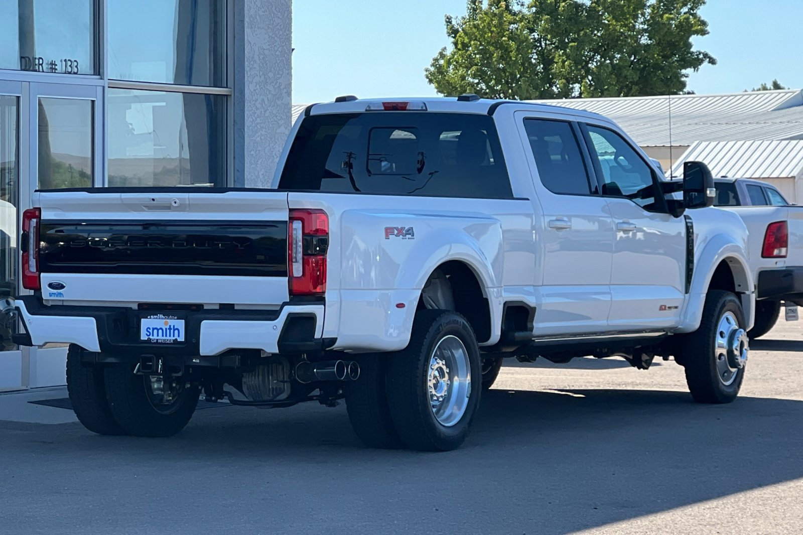 Used 2025 Ford F450 Platinum w/ FX4 Off-Road Package image 4