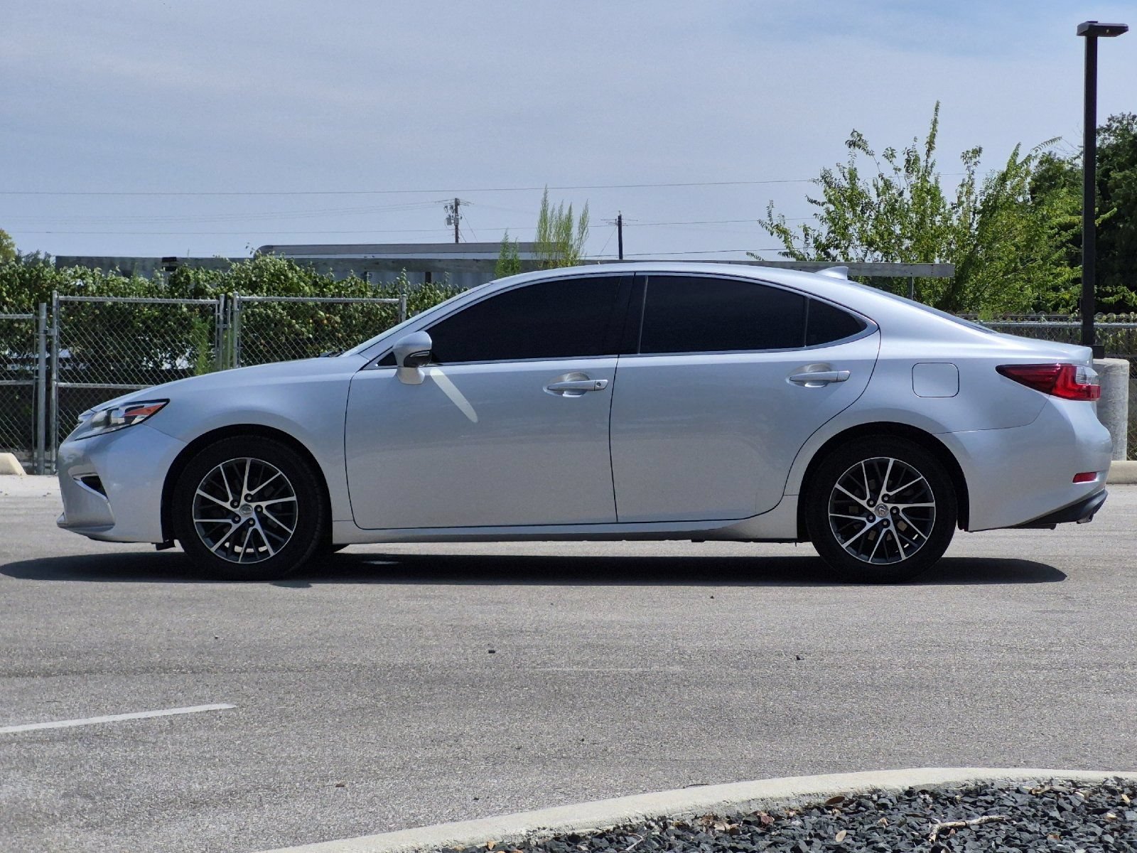 Used 2017 Lexus ES 350 w/ Luxury Package FWD image 7