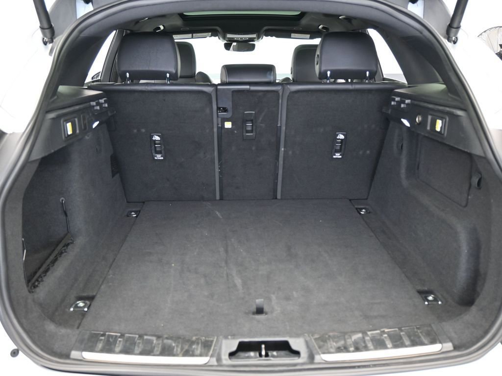 Used 2024 Jaguar F-PACE R-Dynamic S image 37