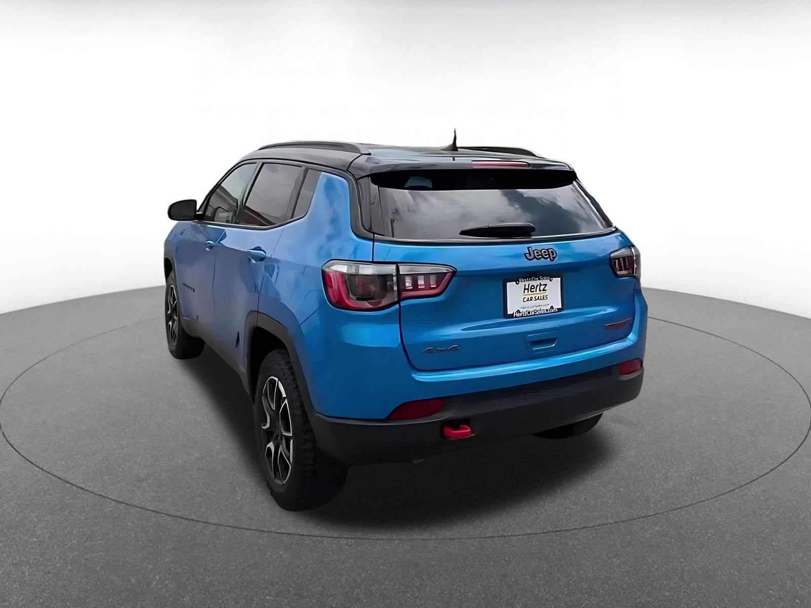 Used 2025 Jeep Compass Trailhawk AWD/4WD image 11