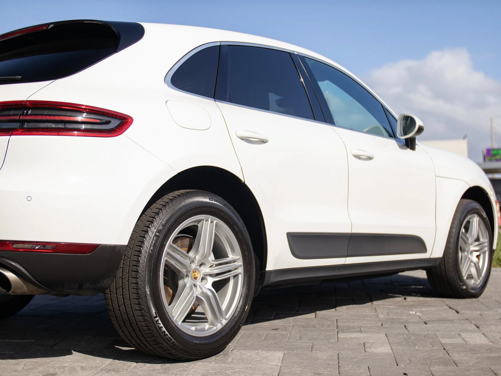 Used 2015 Porsche Macan S w/ Infotainment Package AWD/4WD image 15