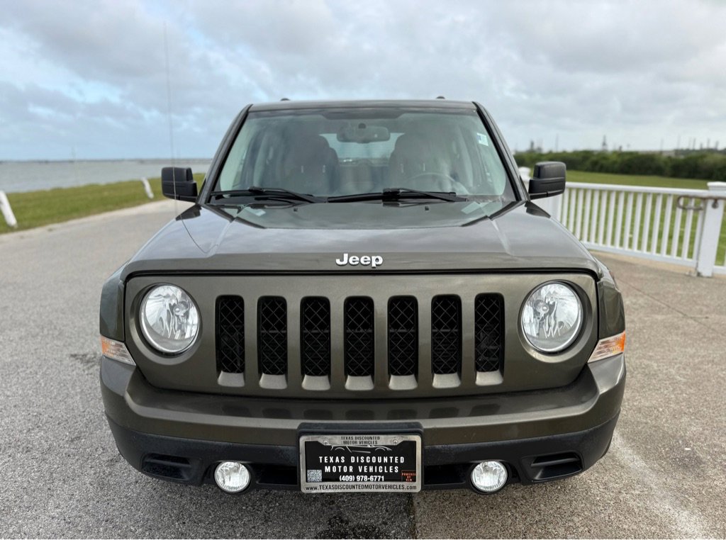 Used 2016 Jeep Patriot Latitude w/ Sun/Sound Group FWD image 2