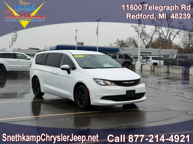 Certified 2023 Chrysler Voyager LX FWD image 1