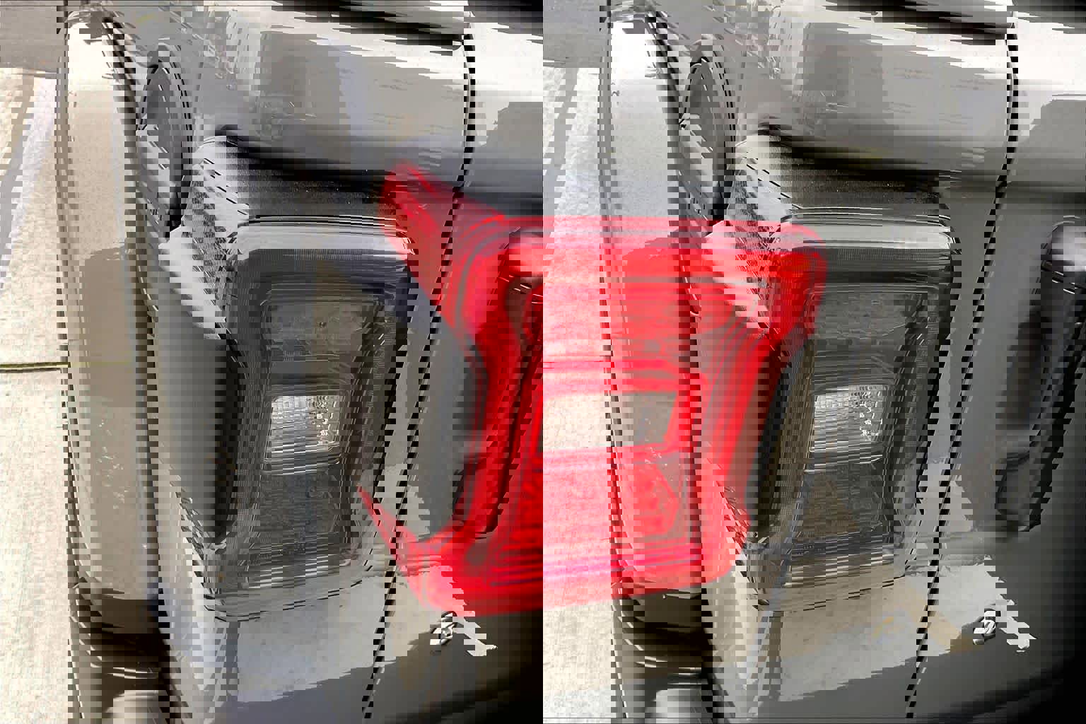 Used 2019 Jeep Wrangler Unlimited Sahara image 32