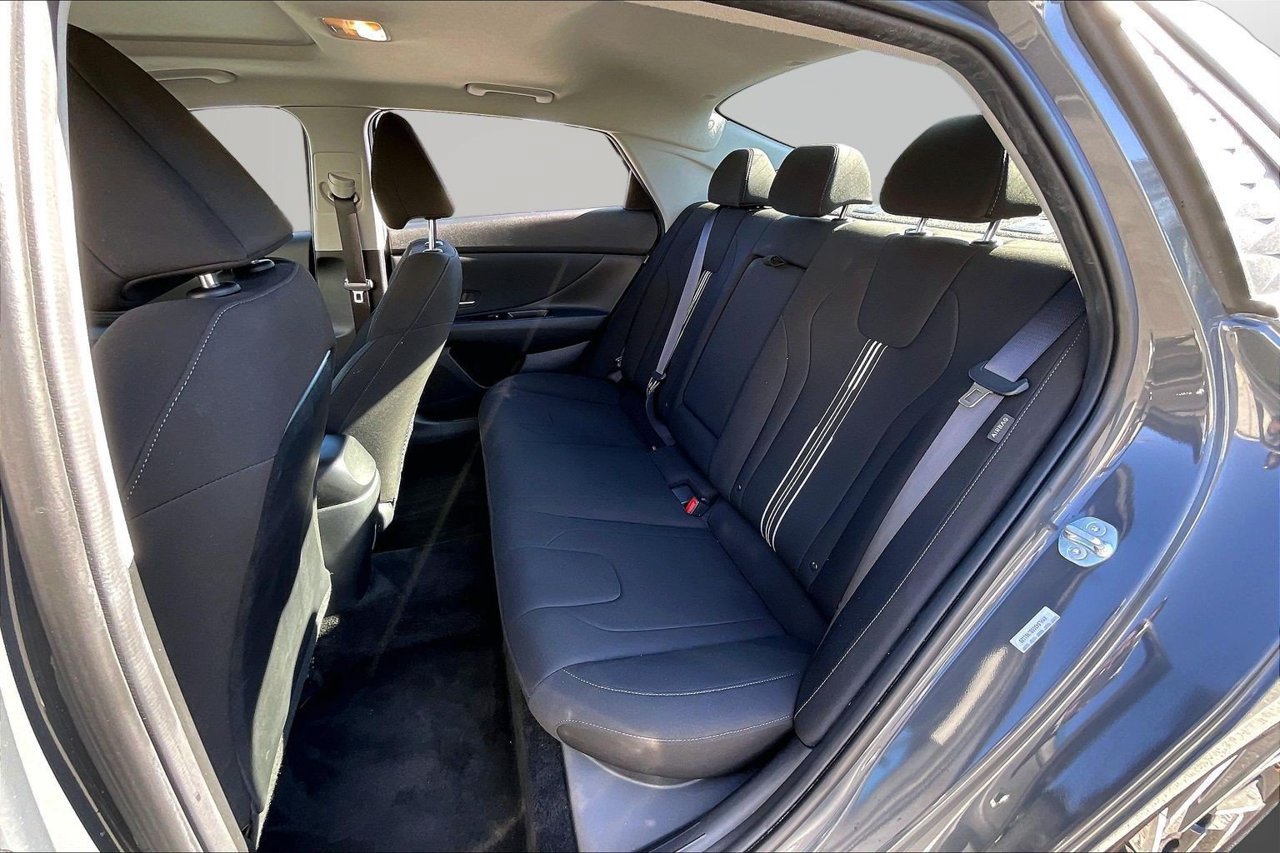 Used 2025 Hyundai Elantra SEL FWD image 23