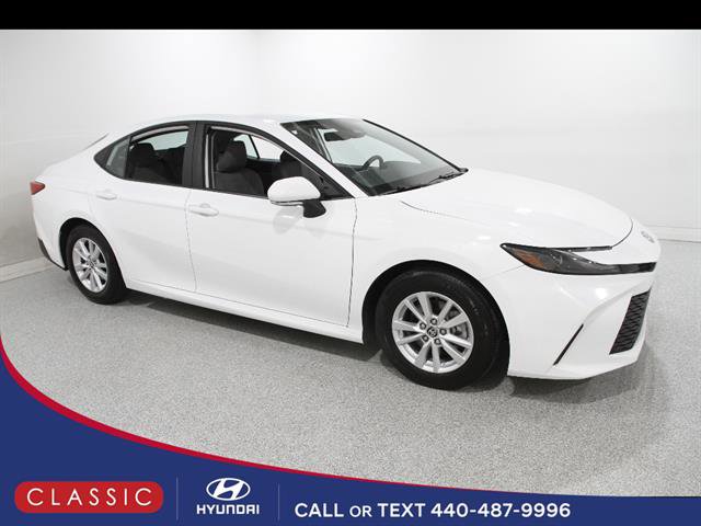 Used 2025 Toyota Camry LE w/ Convenience Package FWD image 1