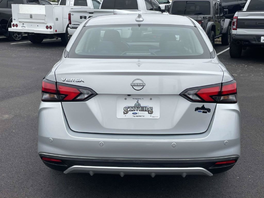 Used 2025 Nissan Versa SV FWD image 4