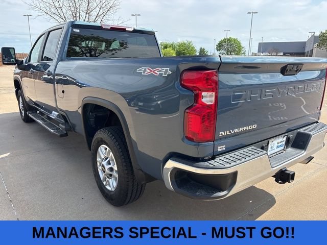 Used 2025 Chevrolet Silverado 2500 LT w/ Convenience Package AWD/4WD image 4