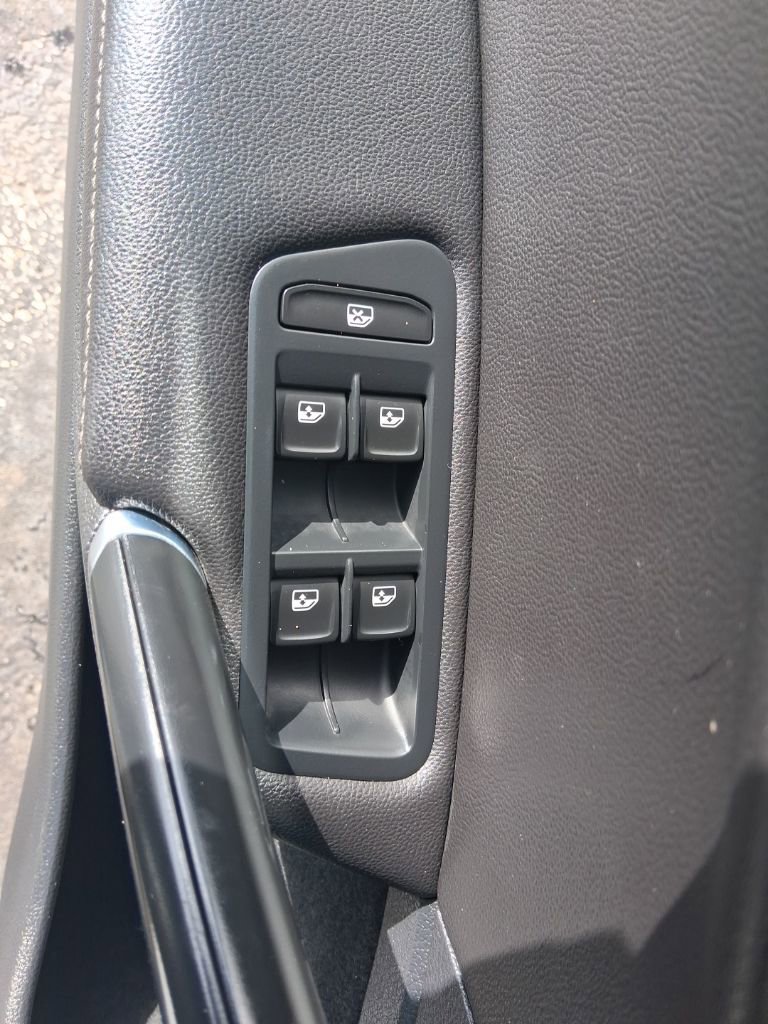 Used 2017 Volkswagen Golf Wolfsburg Edition image 18