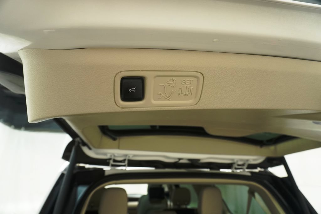 Used 2019 Lincoln Navigator L Reserve AWD/4WD image 9