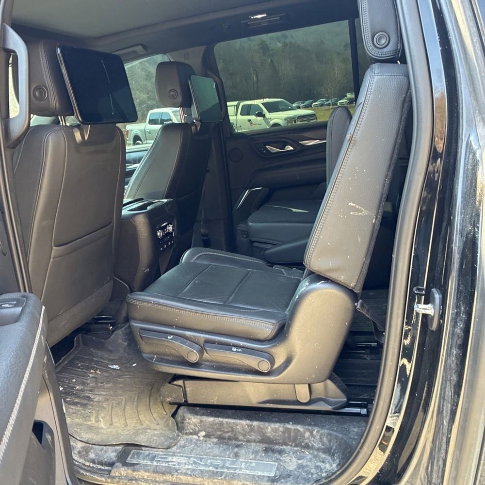 Used 2021 GMC Yukon XL Denali w/ Denali Premium Package image 18