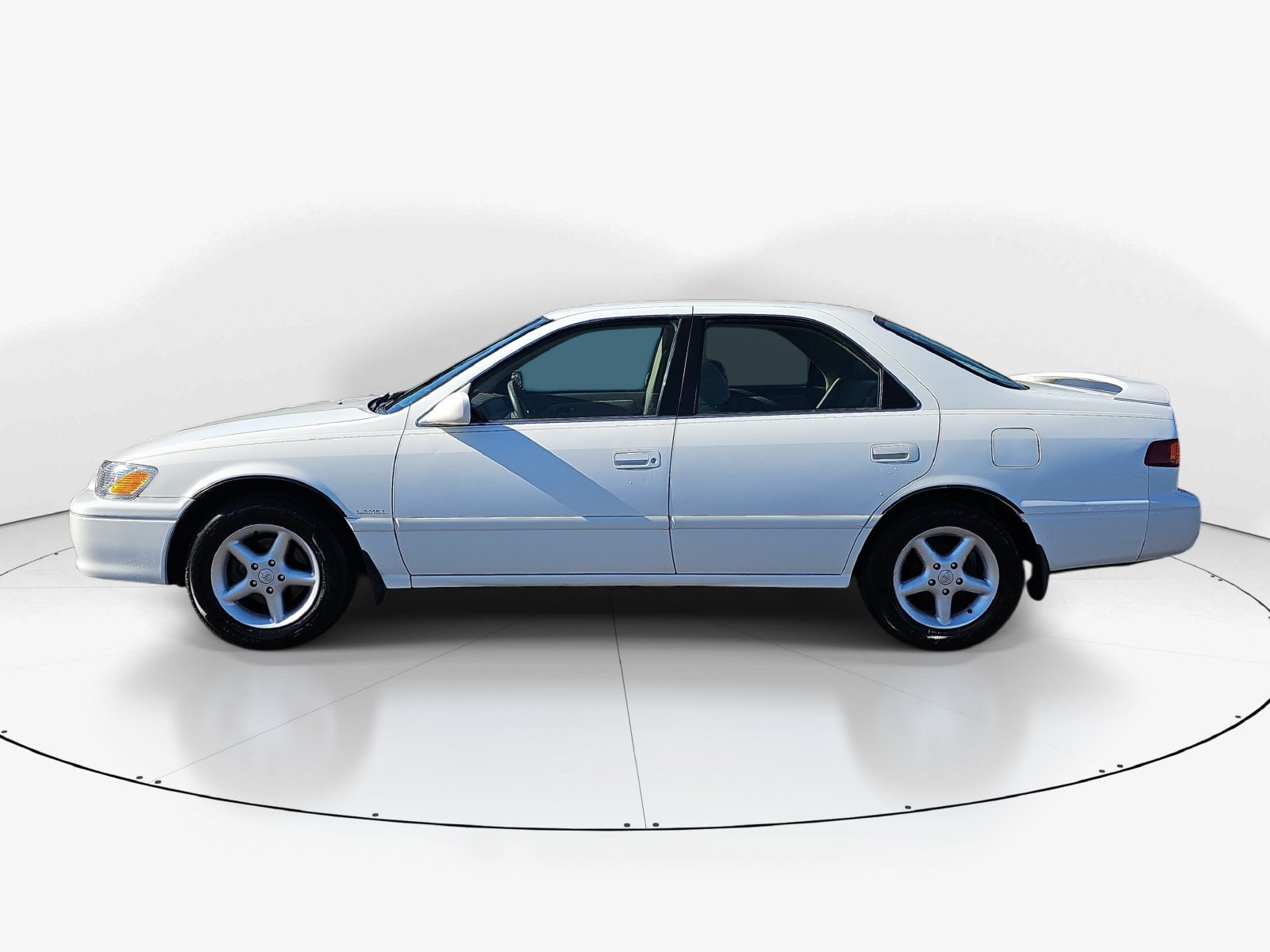 Used 2000 Toyota Camry LE FWD image 10