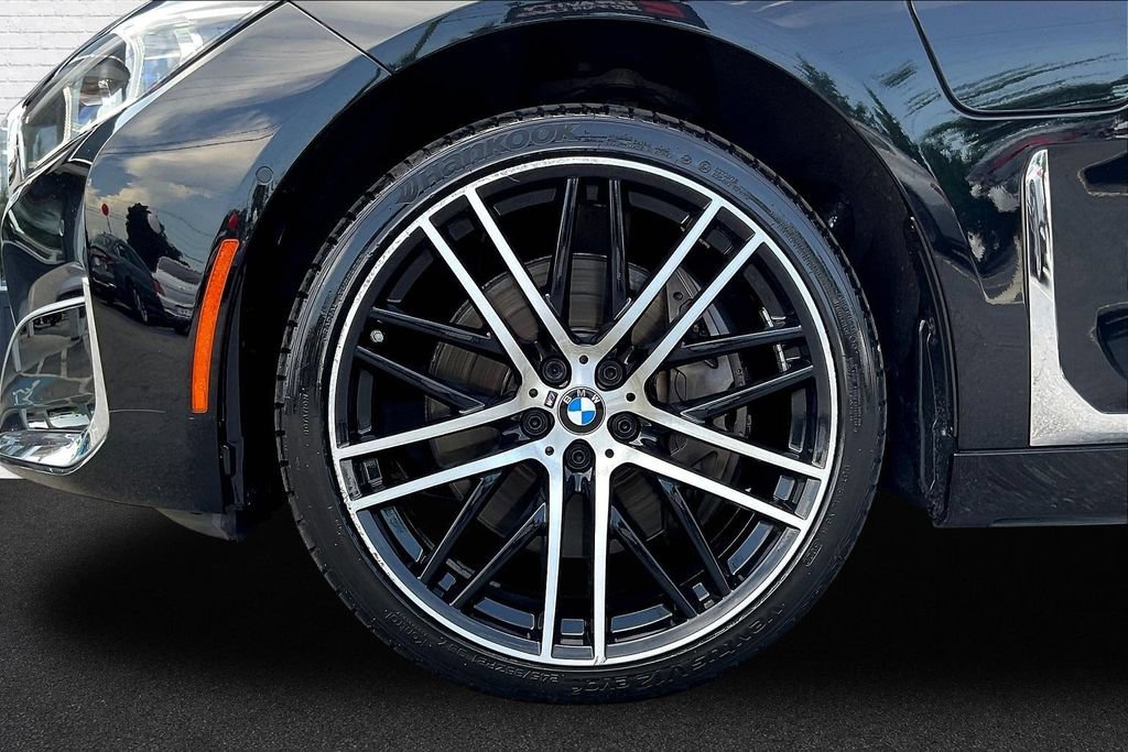 Used 2020 BMW 745e xDrive AWD/4WD image 32
