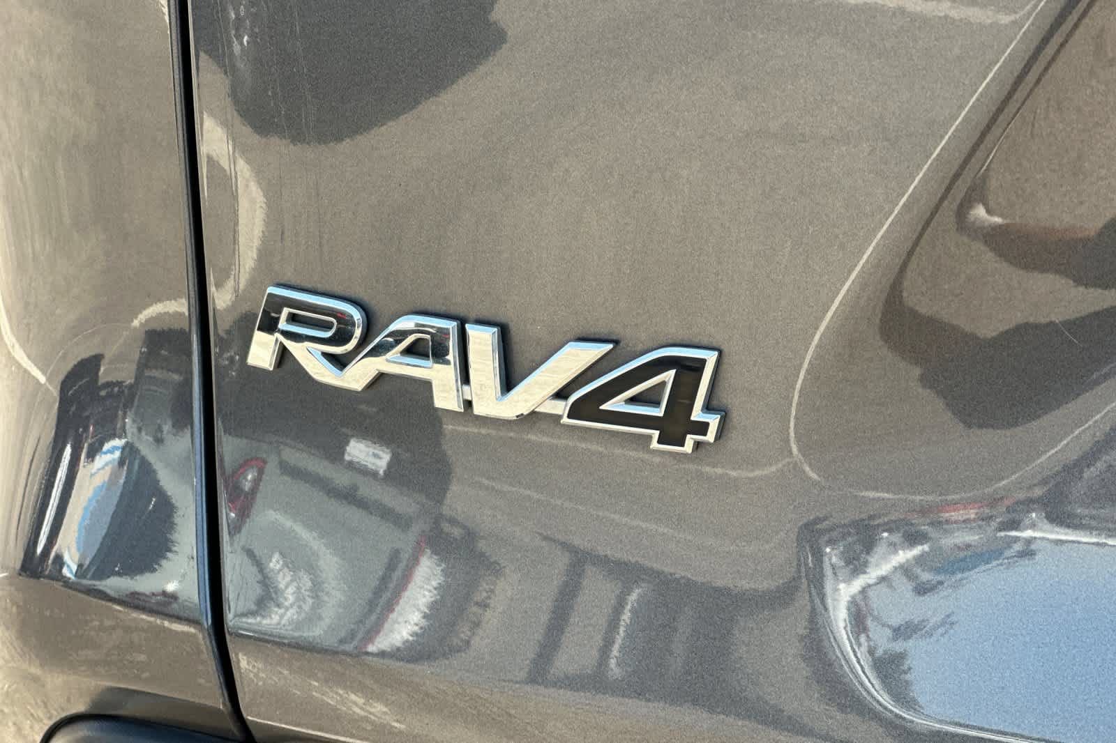 Used 2021 Toyota RAV4 XLE FWD image 28