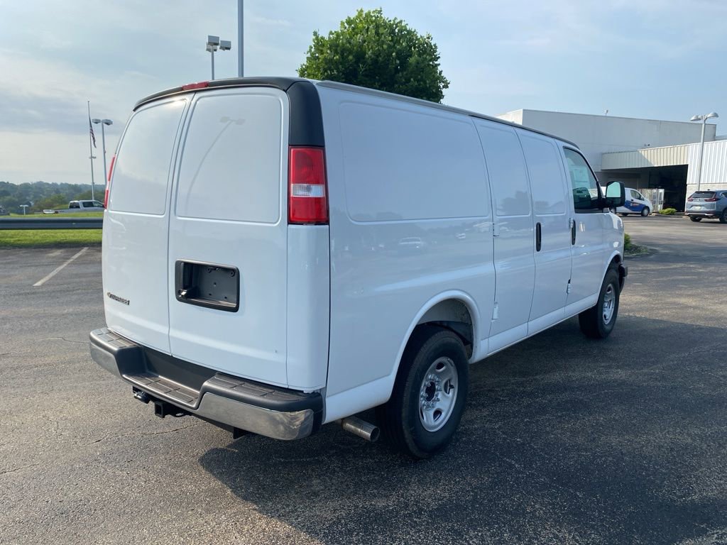 New 2025 Chevrolet Express 3500 w/ Driver Convenience Package RWD image 3