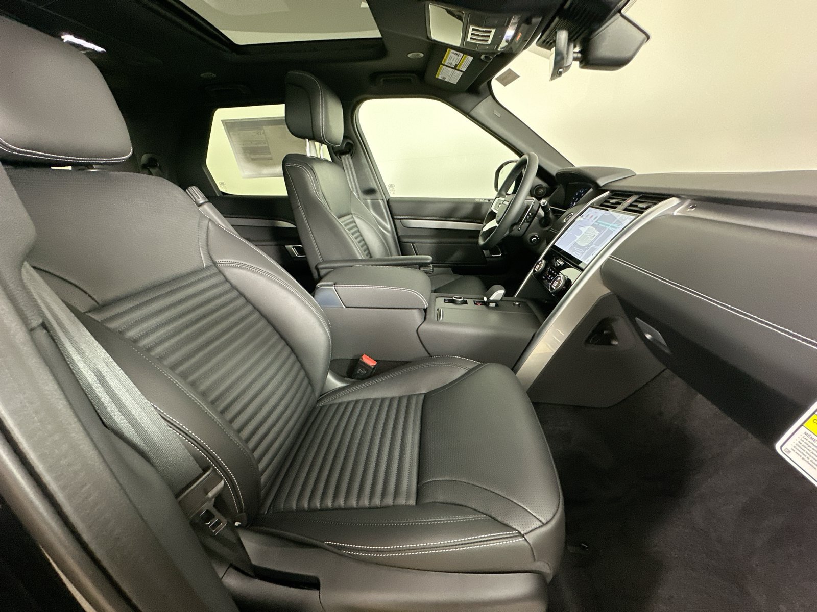 New 2026 Land Rover Discovery Limited Edition AWD/4WD image 46