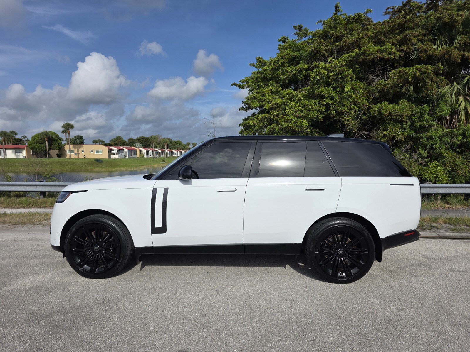 Certified 2025 Land Rover Range Rover SE AWD/4WD image 7