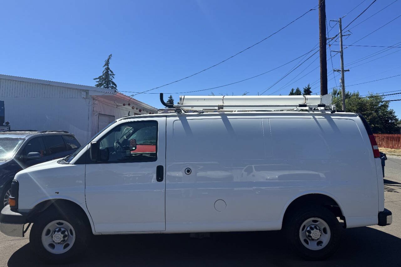 Used 2014 Chevrolet Express 2500 RWD image 4