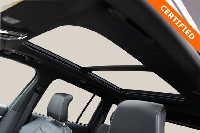 Used 2022 Jeep Grand Cherokee Overland w/ Adv Protech Group III image 11