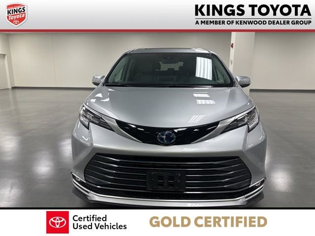 Certified 2023 Toyota Sienna Limited AWD/4WD image 3