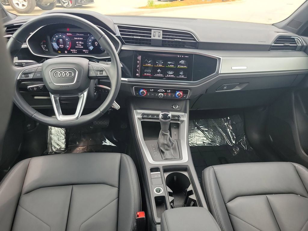 Used 2025 Audi Q3 2.0T Premium image 8