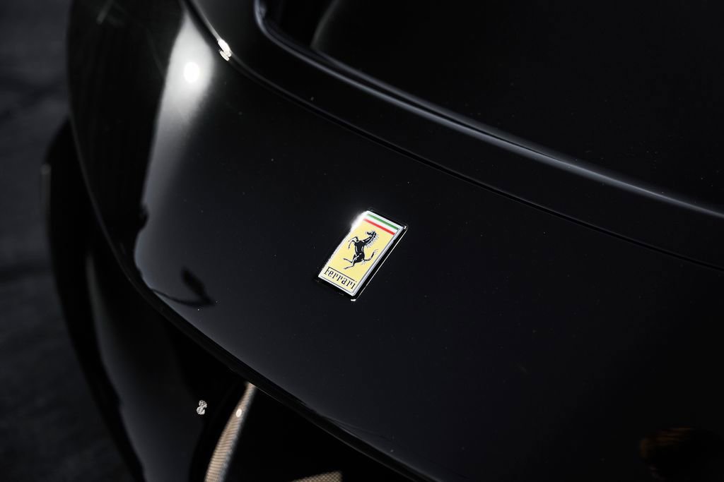 Used 2024 Ferrari SF90 Spider image 8